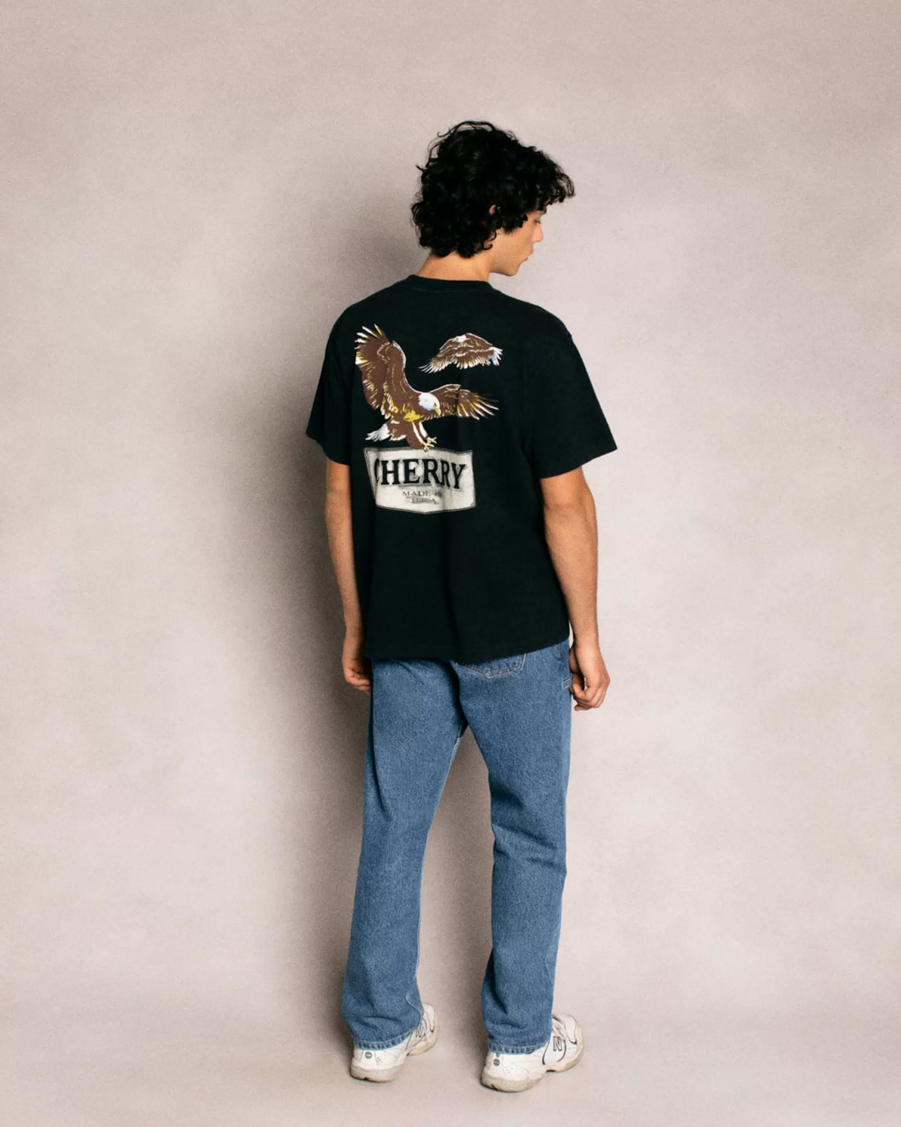 Camiseta Con Bolsillo Soaring Eagle (Negro Vintage)^Cherry Shop